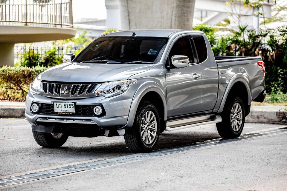 Mitsubishi Triton PLUS MEGA CAB 2.4 GT ปี 2017 เกียร์ธรรมดา สีเทา ปุ่มสตาท์