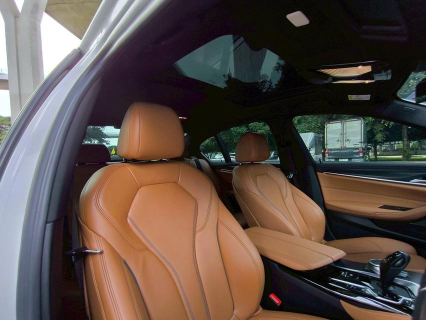 รถเข้าใหม่! BMW 530e M Sport LCI ปี 2021 สีขาว 13