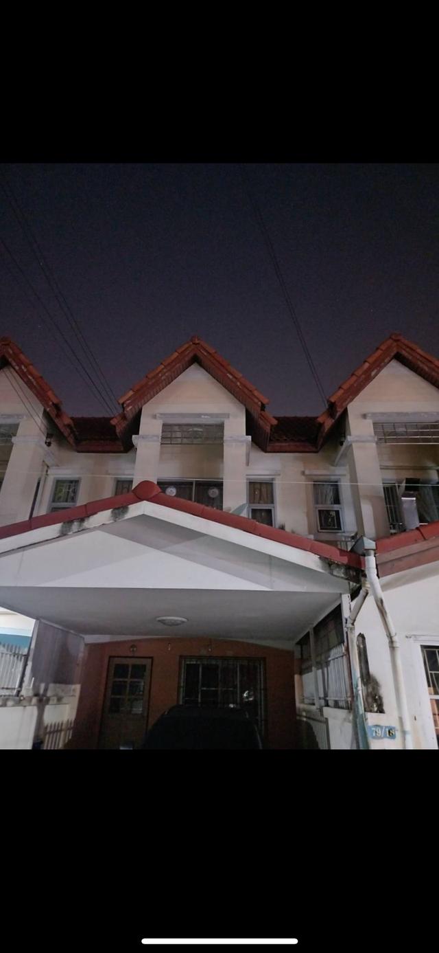 ทาวส์เฮ้าส์ทำเลทอง ติดถนน มีตลาด เดินทางสะดวก 8