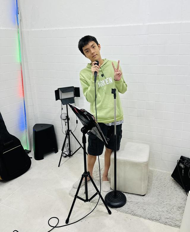 รับสอนร้องเพลง ที่ Fin Music School 7