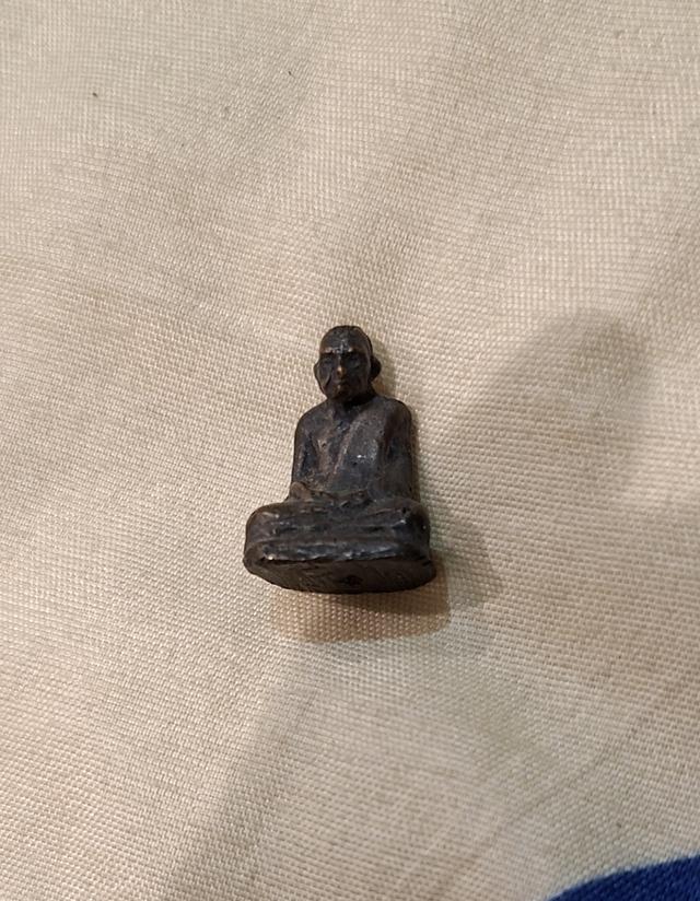 1.รูปหล่อรุ่นจลกฐิน หลวงพ่อเขียน วัดสํานักขนเณร จ.พิจิตร พ.ศ.2500-2507 2.รปหล่อใบราณ หลวงฟอเขียน วัดสํานักขนเณร จ.พิจิตร รูปย่อยที่ 1
