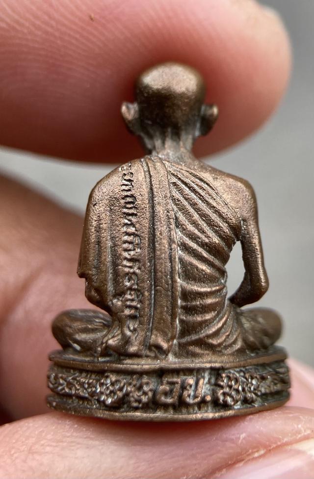  พระรูปหล่อเหมือนลอยองค์ หลวงพ่อเกษม เขมโก ปี 2532  2