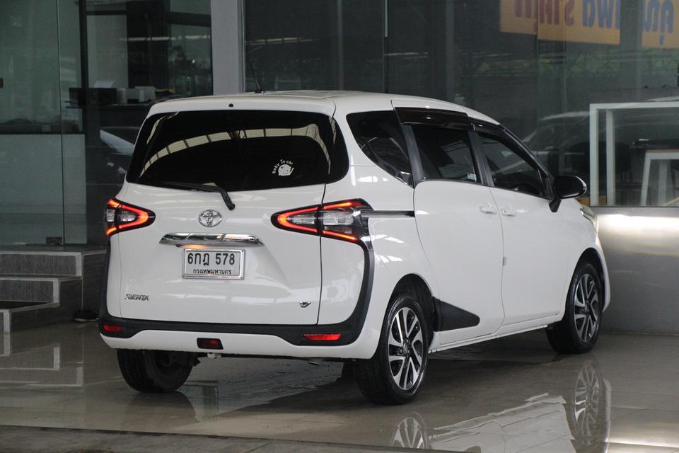 TOYOTA SIENTA 2