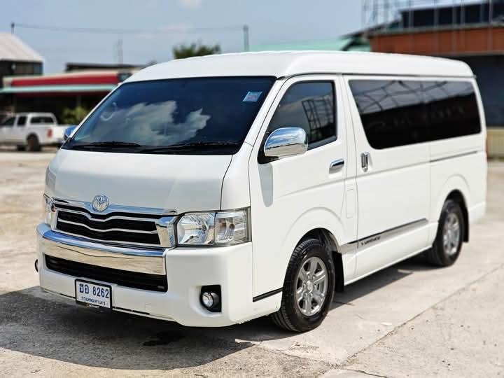 Toyota Ventury สีขาว 1