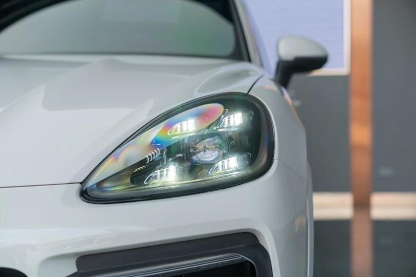 Porsche Cayenne E-Hybrid Coupe 2022 สี Crayon รูปที่ 4