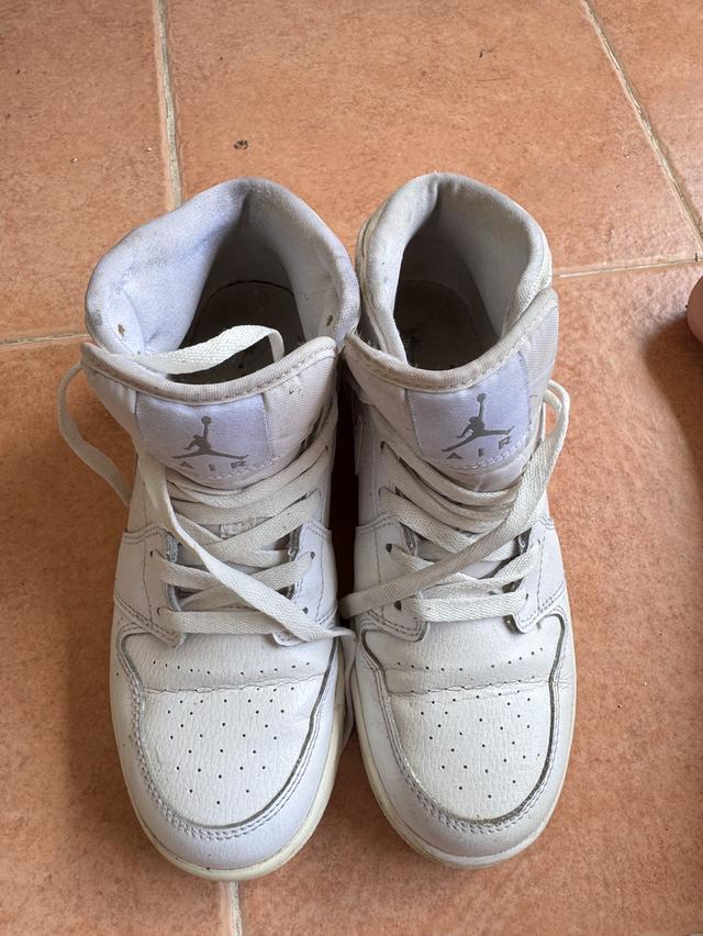 รองเท้าJordan 1 Mid White Wolf Grey 