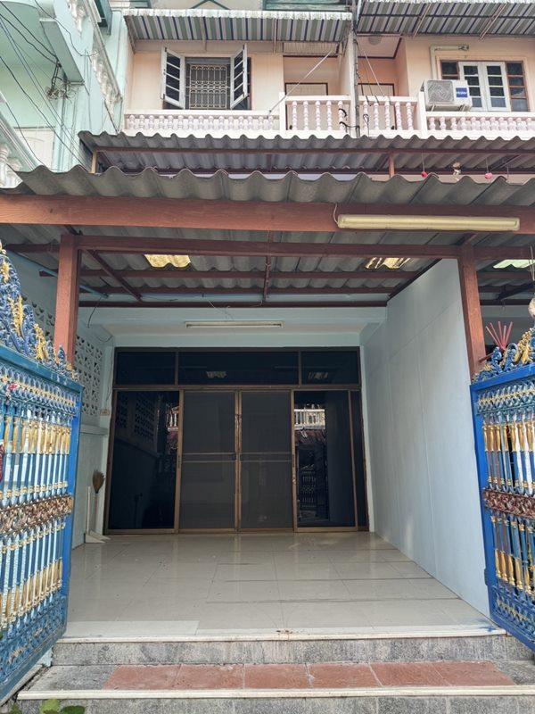 ให้เช่าพร้อมเข้าอยู่ ทาวน์เฮาส์ 3 ชั้น 3 ห้องนอน ท่าข้าม บางขุนเทียน ตรงข้ามเซ็นทรัลพระราม2 โทร 0897683529 8