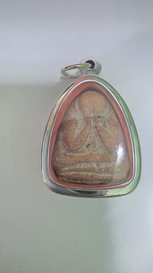 พระปิดตา เนื้อผงแดง หลวงปู่เอี่ยม