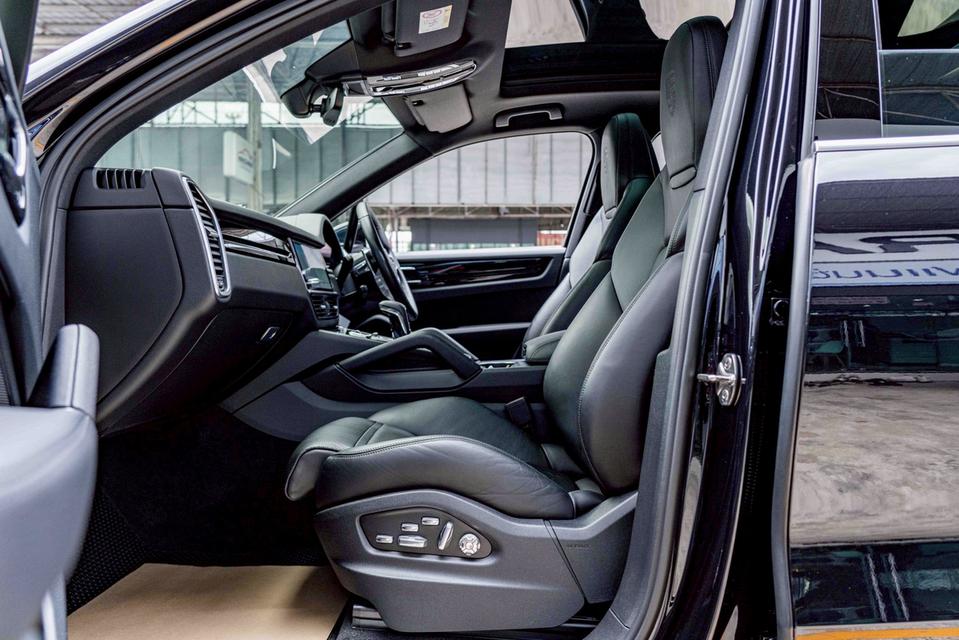 รหัสรถ NP828 PORSCHE CAYENNE 3.0 E-HYBRID COUPE 2020 14