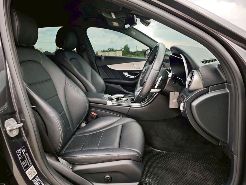 Mercedes Benz C300e AMG Sport ปี 2020  ไมล์ 8x,xxx km 18