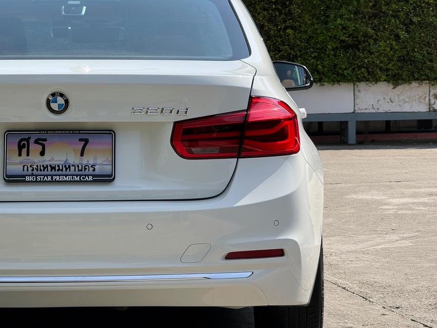2017 BMW 320D LCI รถมือเดียวออกป้ายแดง รถวิ่งน้อย เข้าศูนย์ทุกระยะ รถไม่เคยมีอุบัติเหตุครับ 9