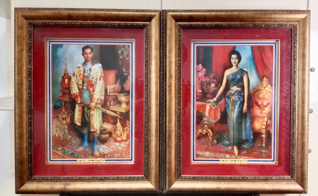 64.ภาพพิมพ์เก่าพระบรมสาทิสลักษณ์ในหลวงรัชกาลที่9 และพระบรมฉายาลักษณ์สมเด็จพระบรมราชินีนาถในรัชกาลที่9  งานพิมพ์เก่า ร้านง้วนฮวดเส็ง พระนคร