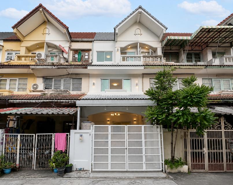หมู่บ้าน พัชรัฐ คู้บอน 27 แยก 29 ทาวน์เฮ้าส์ 3 ชั้น คู้บอน 27 พร้อมเข้าอยู่