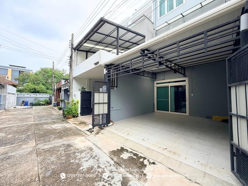 ทาวน์เฮ้าส์ 3 ชั้น ประชาราษฎร์บำเพ็ญ 26 แยก 8 เดินทางสะดวกทั้งรัชดา-ลาดพร้าว สภาพสวยพร้อมอยู่ 15