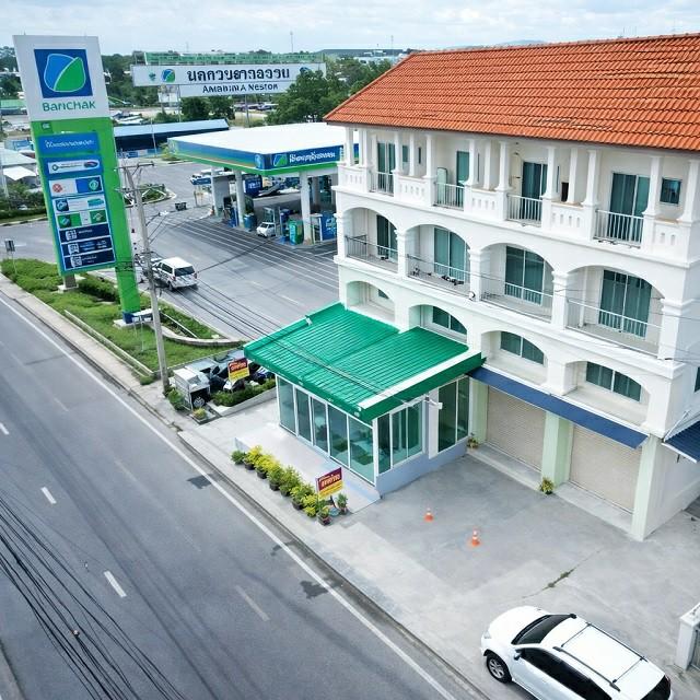 รพ.วิภาราม อมตะนคร 2 กม. นิคมอมตะนคร 500 ม. ปั้มบางจาก อาคารพาณิชย์ 4 ชั้น 3 นอน 1 น้ำ 352 ตร.ม.ทำเลศักยภาพเฟส 4 1