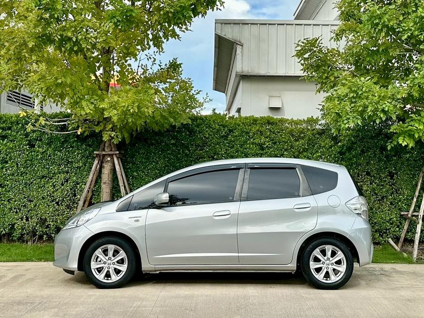 Honda Jazz Hybrid สุดยอดรถประหยัดน้ำมัน เฉลี่ย 20 กิโลลิตร สีเทา ปี 2014 2