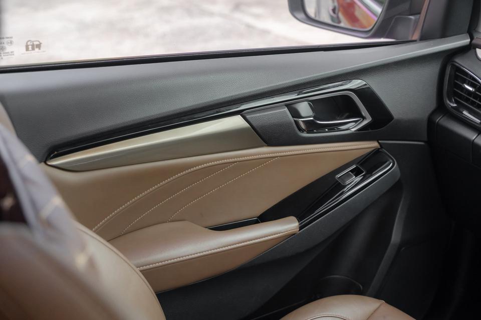 Isuzu MU-X 3.0 Ultimate 2WD 2023 สีแดง รุ่นท็อป 2WD รถเดิมๆจากโรงงาน รูปที่ 7