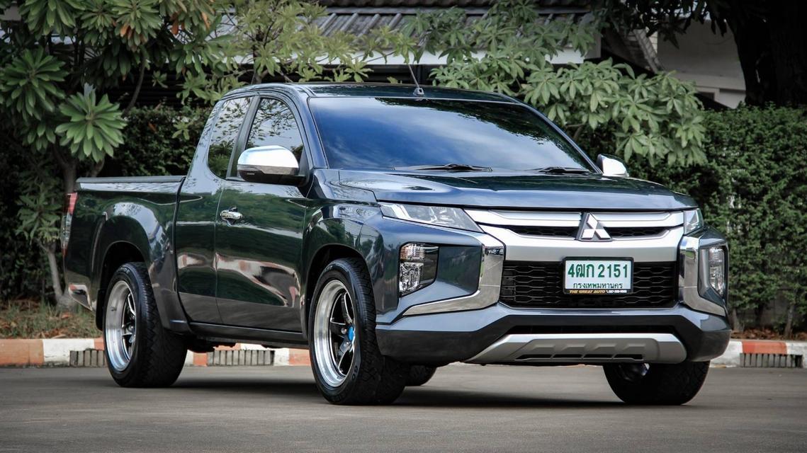 MITSUBISHI TRITON 2.5 GLX MEGA CAB ปี 2021 เครื่องยนต์ ดีเซล สีเทา เกียร์ ธรรมดา ไมล์เพียง 79,503 km. 2