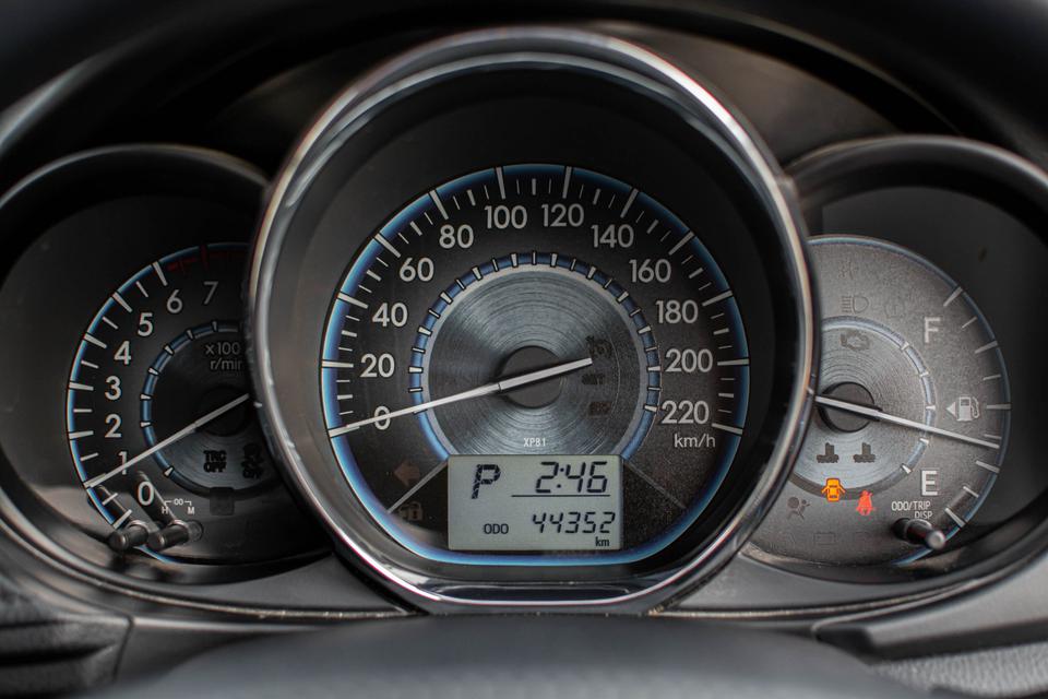 ปี 2016 Toyota Vios 1.5J Dual VVTI สีดำ ไมล์แท้วิ่งน้อย 5
