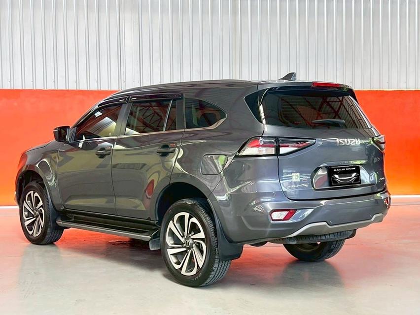 Isuzu MU-X 3.0 ULTIMATE 4WD A/T 2022 4