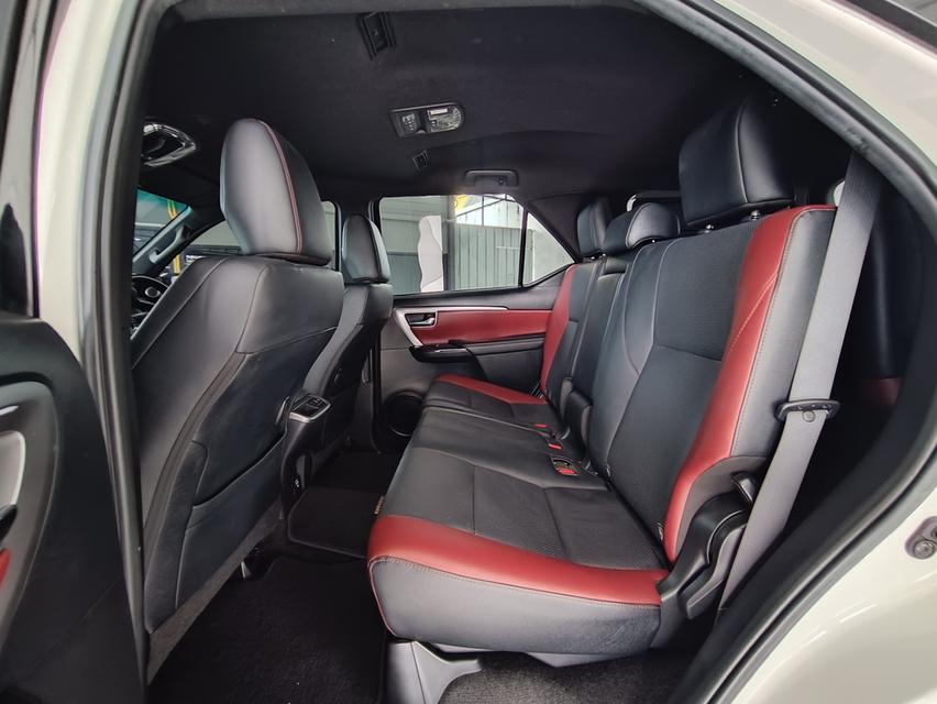 TOYOTA LEGENDER 2.4 V 2WD AT ปี 2021 📌รับประกันเครื่องเกียร์ 2 ปี หรือ 20,000 km📌 12