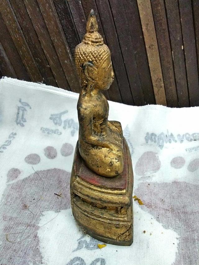 พระบูชาไม้แกะทาทองเก่า องค์พระปางนั่งสะดุ้งมาร องค์พระและฐานถอดออกจากกันได้ ขนาดหน้าตัก3นิ้ว ความสูง 7นิ้ว สภาพสวยสมบูรณ์ค่ะ