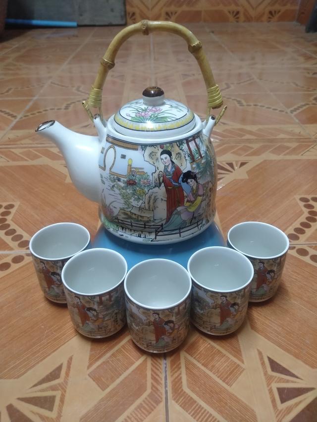 ชุดกาน้ำชาจีน พร้อมถ้วยชา 5 ใบ