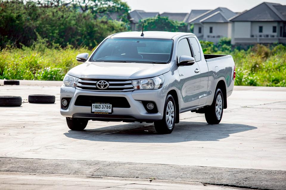 TOYOTA HILUX REVO 2.4 J Plus SMART CAB ปี 2017 สีเทา สวยสภาพดี