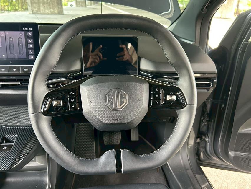 MG 4 EV ELECTRIC D AT ปี 2025 รถสวยมือเดียว ไมล์น้อย 12