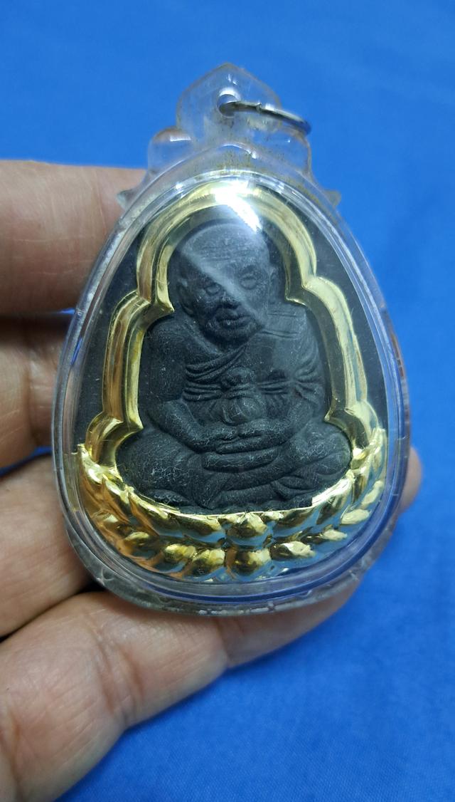 หลวงปู่ทวดเนื้อผง วัดเขาหลาว จ.ราชบุรี (ว.ข.ล) หลวงพ่อจำเนียร วัดถ้ำเสือ ปลุกเสก ปี 2556 เลี่ยมเดิมจากวัด สุดยอด แคล้วคลาด ปลอดภัย