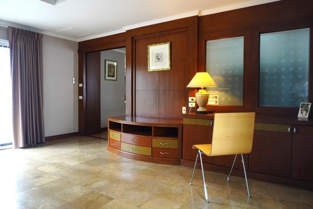 เช่า คอนโด 4 ห้องนอน ยังเพลส ซอยประสานมิตร (สุขุมวิท 23)- Young Place Condo Sukhumvit 23 4