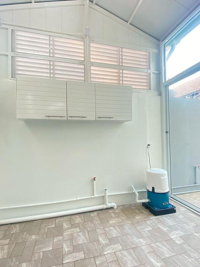 ขายทาวน์โฮม 3 ชั้น หลังมุม  เนื้อที่ 30.3 ตร.วา  หมู่บ้านเมอริทเพลส 2  ถนนลาดพร้าว 101 ซอย 39 แขวงวังทองหลาง 17