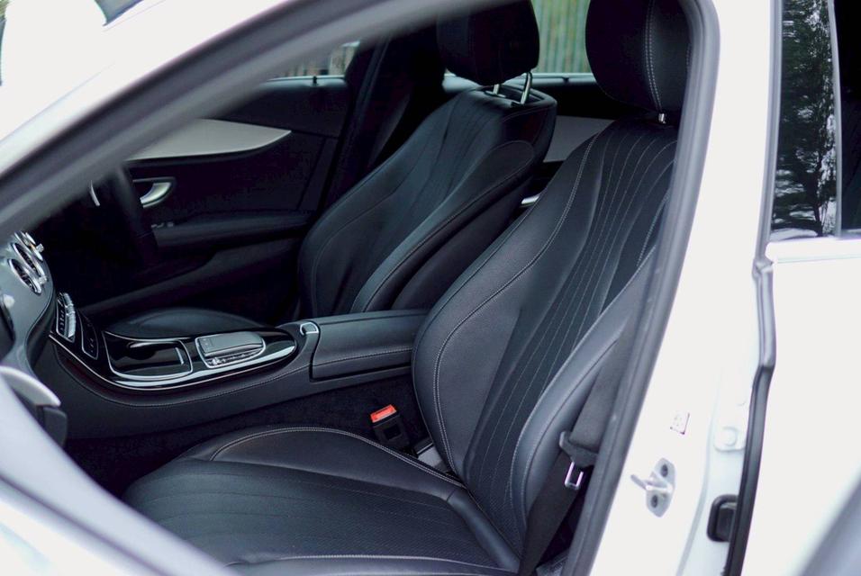 Mercedes-Benz E220d AMG Sport (Facelift) ปี 2021 รูปที่ 11