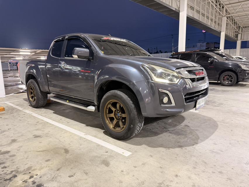 D-MAX Z-Prestige แค็ปเปิดได้ ตัวสูง แต่งครบ จบในคันเดียว