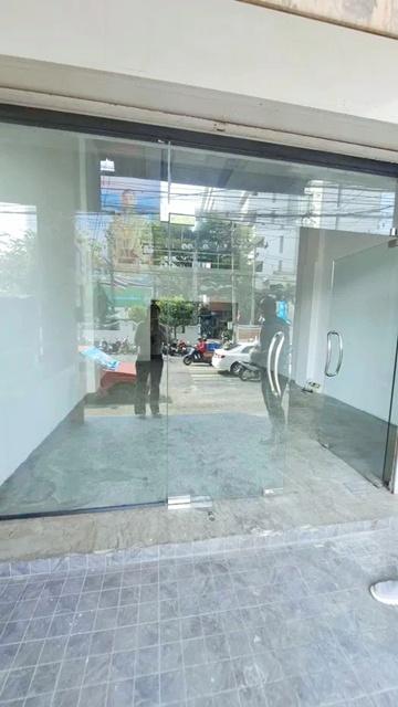 MRTแจ้งวัฒนะปากเกร็ด 28 อิมแพค 5นอน ถนน บอนด์สตรีท เมืองทองธานี 4.5 ชั้น ม.สุโขทัย 900 ม. 4