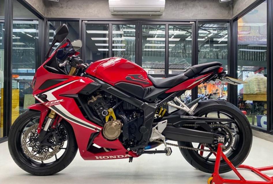 บิ๊กไบค์ Honda CBR650R สีแดง 3