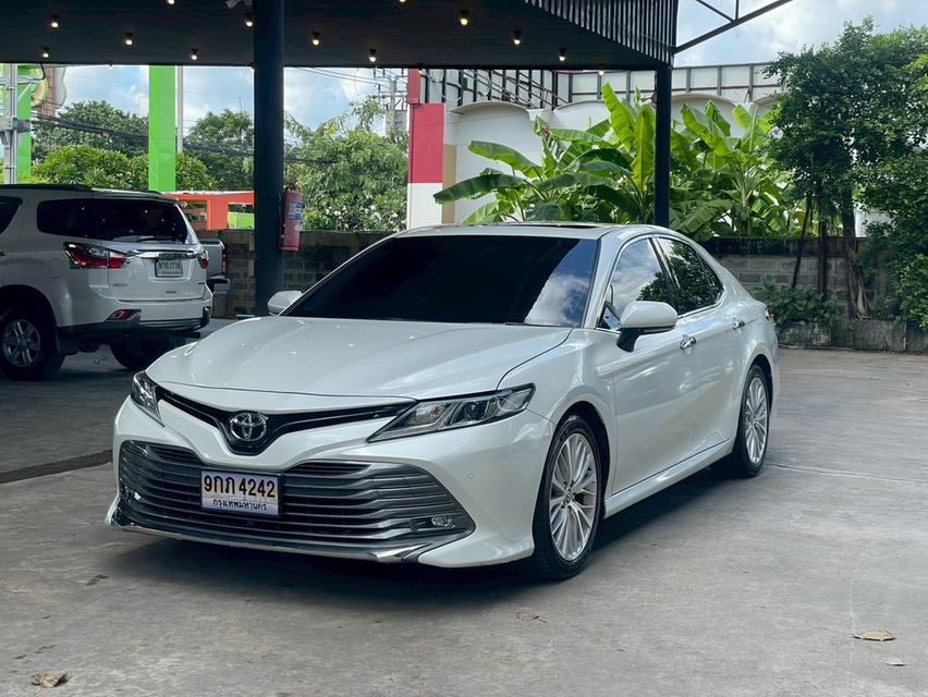 TOYOTA. CAMRY  Sedan 4dr SA 8sp FWD 2.5 G  Y2020. สีขาว  ออโต้