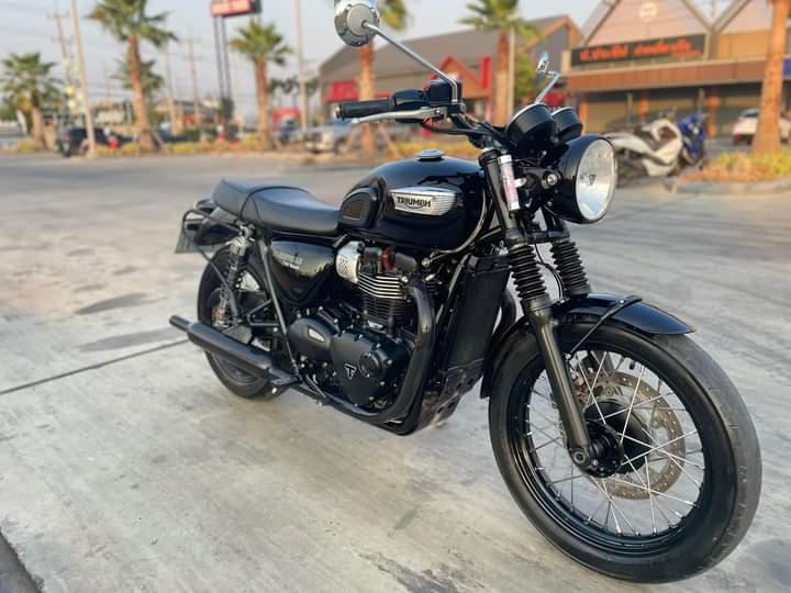 Triumph Bonneville T100 สีดำ 2