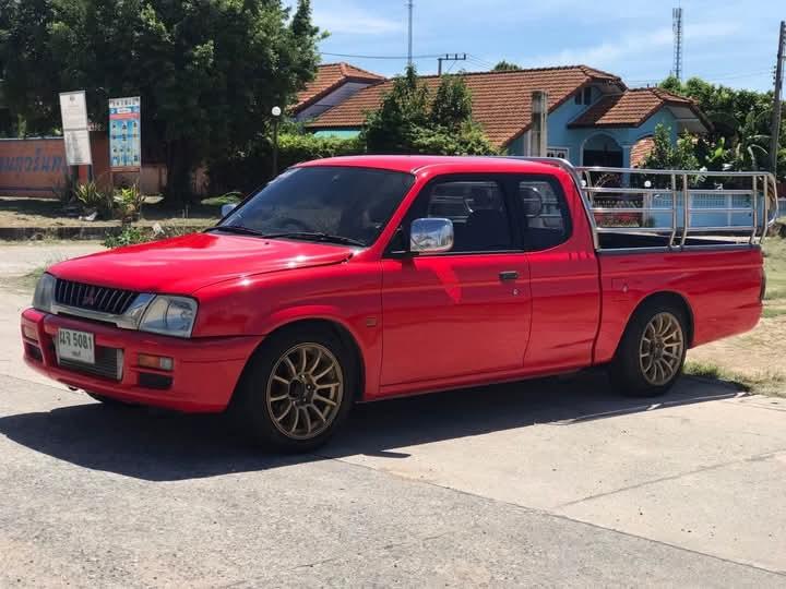 Mitsubishi L200-Strada สีแดง 9