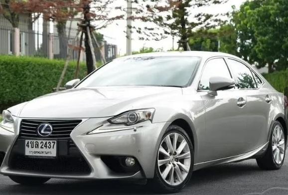 Lexus IS 300h (2013)