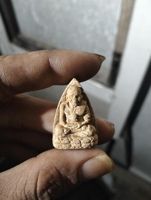 หลวงปู่ทวด เนื้อว่าน ฝังตะกรุดเก่าไม่ทราบที่