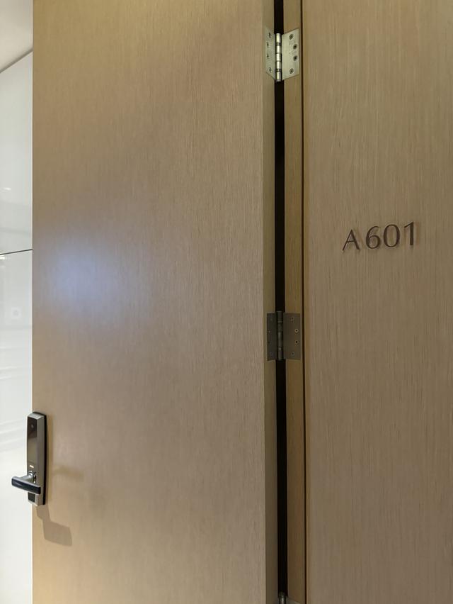 คอนโดมิเนียม Rare Item! ห้องมุมสุดหรูใจกลางหลังสวน | ดีลที่ดีที่สุดใน Sindhorn Residence ยูนิตหายาก พื้นที่กว้างขวาง ในราคาที่คุ้มค่าที่สุดในโครงการ 3