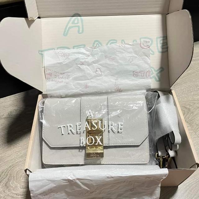 ขายต่อ A Treasure Box