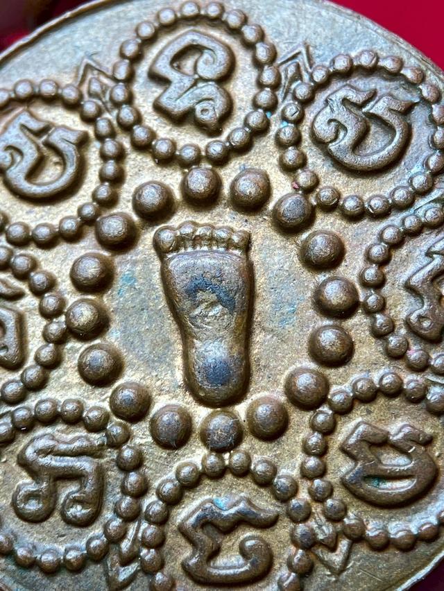 เหรียญรอยพระพุทธบาท วัดเขาบางทราย"รุ่นแรก"พิมพ์ใหญ่ เนื้อทองแดง ปี 2461