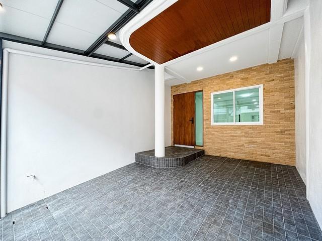 PP471 ขาย ทาวน์โฮม  Baan 84 Mansion หมู่บ้าน 84 แมนชั่น ประดิษฐ์มนูธรรมซอย 3 ทำเลดี ใกล้ทางด่วน MRT ลาดพร้าว71 รีโนเวทใหม่พร้อมอยู่ ใกล้ ถนนเลียบด่วนร 4