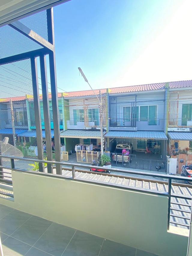 ขาย ทาวน์เฮาส์ 2 ชั้น สไตล์โมเดิร์น เนื้อที่ 19.8 ตารางวา หมู่บ้านเดอะทรัสต์ทาวน์ วงแหวน-ลำลูกกา ซ.15 ถนนบึงคำพร้อย ต.บึงคำพร้อย อ.ลำลูกกา ปทุมธานี 19