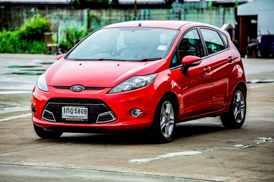 Ford Fiesta 1.5 Sport 5 ประตู สีแดง เกียร์ออโต้ ปี 2012
