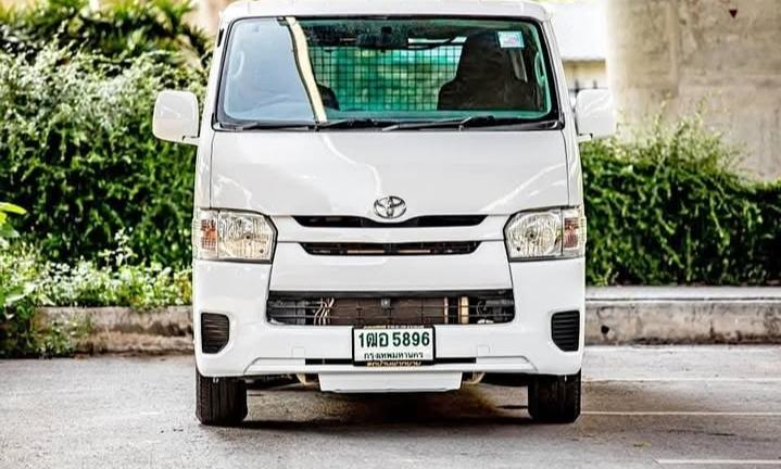 Toyota Hiace สีขาวสวย