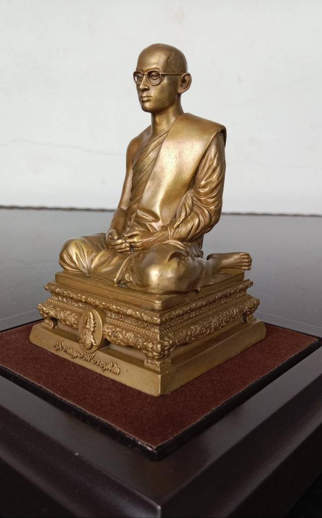 560.พระบรมรูปในหลวงทรงผนวช พลังแผ่นดิน ปี 2554 6