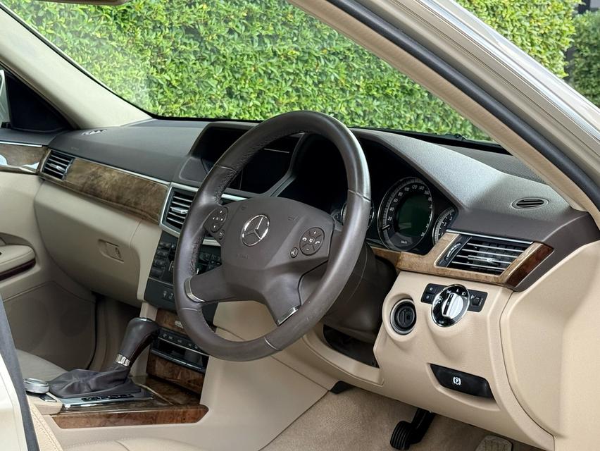 2011 BENZ E200 CGI ( รถมือเดียวออกป้ายแดง ) รถวิ่งน้อย เข้าศูนย์ตามระยะ ไม่เคยมีอุบัติเหตุ สภาพสมบูรณ์ พร้อมใช้งานครับ 10